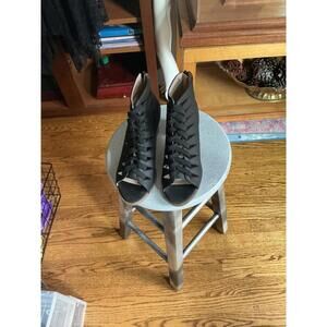 Avonti Woman's Heels Size 7